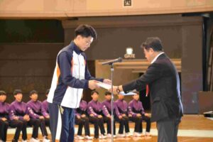 バレーボール少年男子優勝の山口県への表彰