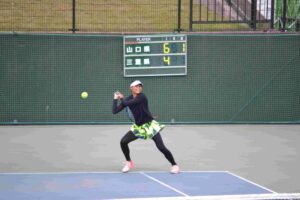 テニス少年女子決勝の山口県選手②