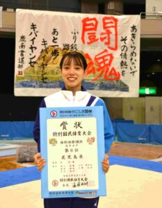 体操競技成年女子で６位入賞した鹿児島県チームの碩山キャプテン