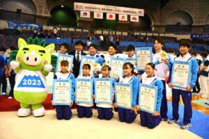 体操競技男子優勝女子６位入賞の鹿児島男女チーム