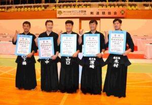 剣道成年男子決勝で優勝した鹿児島県