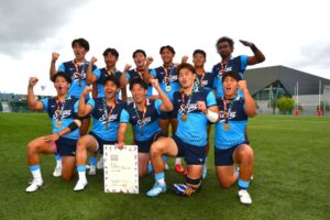 ラグビー成年男子決勝で優勝した佐賀県チーム＝８日、SAGAサンライズパークボールフィールド