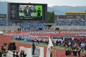 佐賀国スポ開会式開会宣言（佐賀県知事）＝１０月５日、SAGAスタジアム