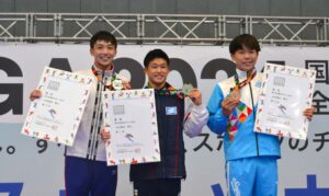 少年男子高飛び込み決勝の表彰式＝1５日、SAGAアクア