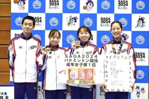 成年女子1位の熊本チーム＝8日、唐津市文化体育館