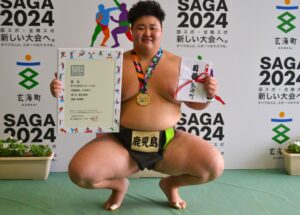 相撲少年男子個人決勝トーナメント戦で優勝した鹿児島の福崎真逢輝＝１０月７日、玄海町社会体育館