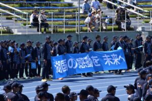 集まる滋賀県選手団＝８日、平和堂HATOスタジアム