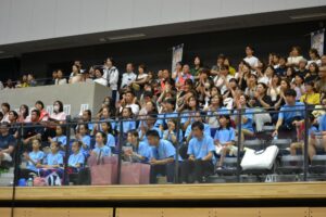 新体操団体の応援風景＝７日、滋賀アリーナ