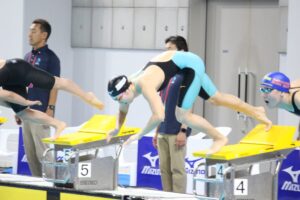 成年女子５０メートル予選の池江璃花子＝１５日