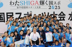 水泳で総合優勝を果たした神奈川＝１５日