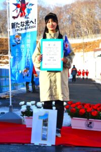 スピードスケート少年女子１５００メートル決勝で優勝した河原莉緒