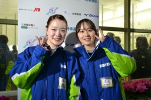 フィギュア成年女子SPで団体４位につけた岡山県チーム＝29日、ヘルスピア倉敷