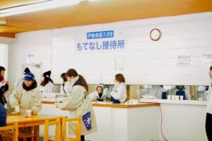 軽食を提供する「もてなし接待所」＝27日、渋川市の伊香保リンク