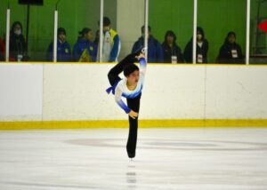 フィギュア少年男子で優勝した京都の高橋星名のフリー演技＝28日、ヘルスピア倉敷
