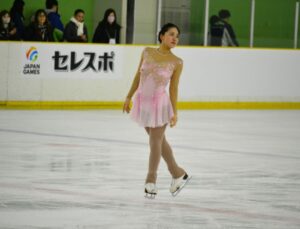 フィギュア成年女子、鴨井琳莉彩（福岡）のフリーの演技＝30日、ヘルスピア倉敷