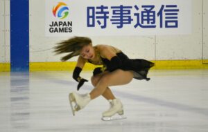 フィギュア成年女子で個人優勝した兵庫の坂本花織のフリーの演技＝30日、ヘルスピア倉敷