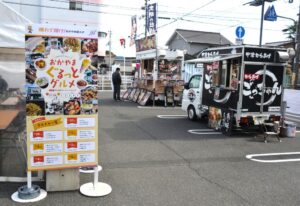 アイスホッケー会場に出展した軽食店＝４日、岡山国際スケートリンク