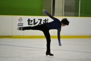 フィギュア成年男子で優勝した埼玉チームの佐藤駿のフリー演技＝29日、ヘルスピア倉敷