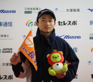 表彰式に出席する山中壇＝27日、渋川市の伊香保リンク