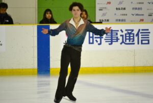 フィギュア少年男子で２位の千葉チーム。中田璃士のフリー演技＝28日、ヘルスピア倉敷