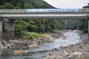 大津市の瀬田川特設カヌー競技場＝３日