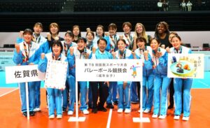 バレーボール成年女子決勝で優勝した佐賀県チーム＝９日、ＳＡＧＡサンライズパークＳＡＧＡアリーナ