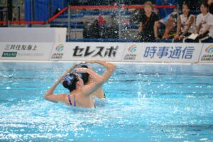 アーティスティックスイミングで優勝した東京のフリールーティンの演技＝６日