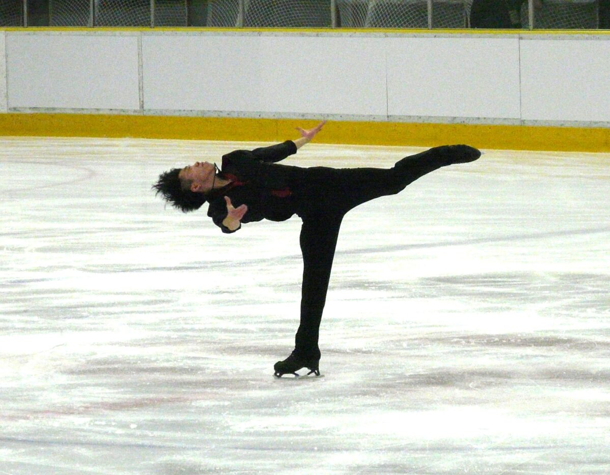フィギュアスケート成年男子ＳＰでの坪井聖弥（北海道）のスケーティング（１月２９日、nepiaアイスアリーナ）